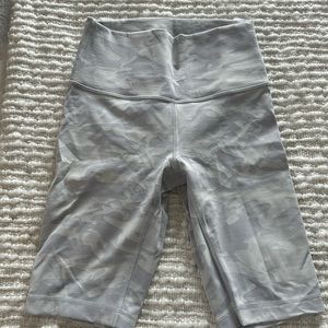 Lululemon bike shorts size 6